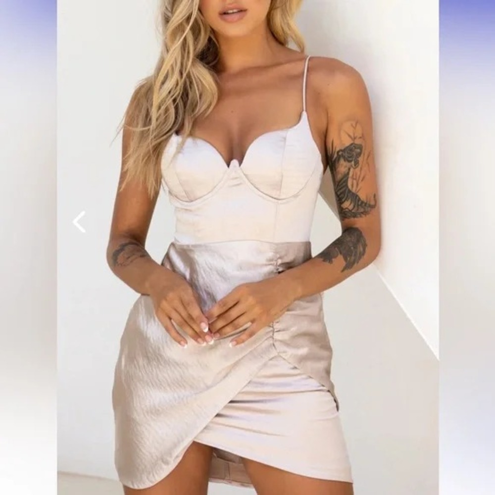 Selfie Leslie Aphrodite Molded‎ Bust Mini Dress Size M Champagne Cocktail NWT